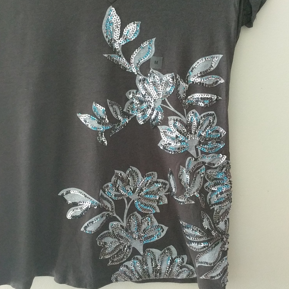 V-neck tee - Picture 2 of 2